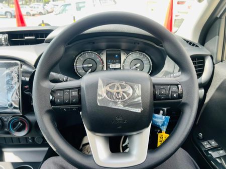 2026-Toyota-Hilux-24-GD-6-Raider-4x4-Auto-Single-Cab_6