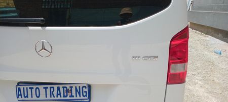 2021-Mercedes-Benz-Vito-111-16-CDI-Tourer_16