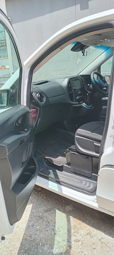 2021-Mercedes-Benz-Vito-111-16-CDI-Tourer_18