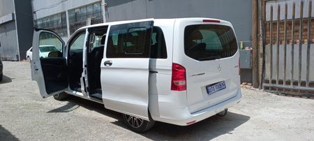2021-Mercedes-Benz-Vito-111-16-CDI-Tourer_23