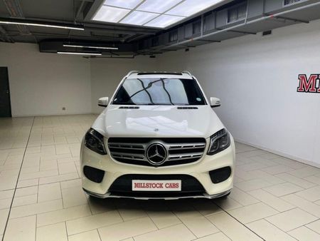2018-Mercedes-Benz-GLS-500_1