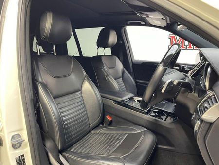 2018-Mercedes-Benz-GLS-500_7