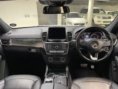 2018-Mercedes-Benz-GLS-500_8