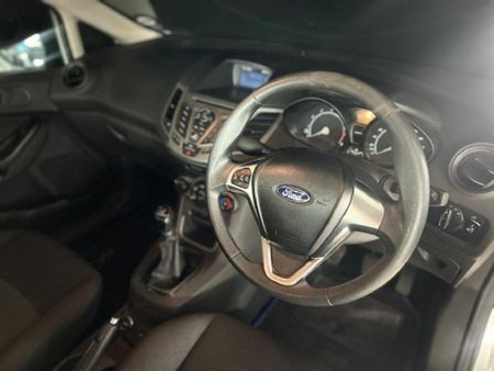 2017-Ford-Fiesta-14-Ambiente-5-dr_5