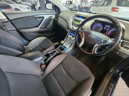 2012-Hyundai-Elantra-18-GLS-Executive_9