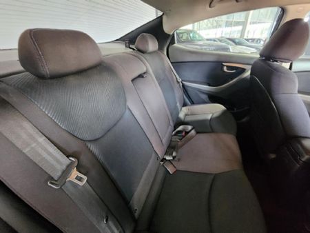 2012-Hyundai-Elantra-18-GLS-Executive_12