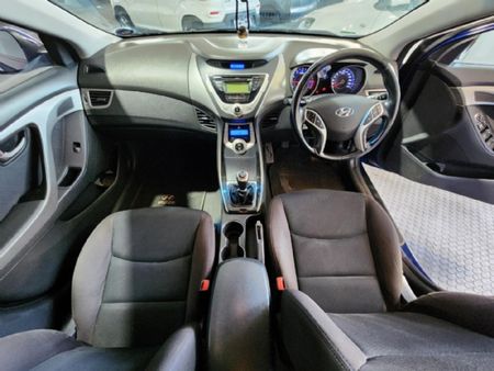 2012-Hyundai-Elantra-18-GLS-Executive_8