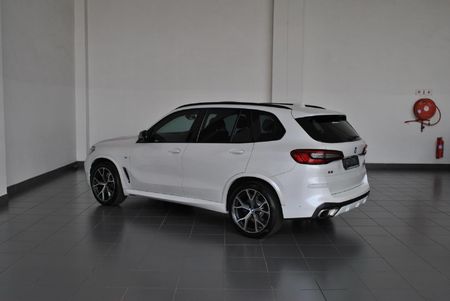 2018-BMW-X5-M50d_6
