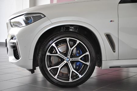 2018-BMW-X5-M50d_8