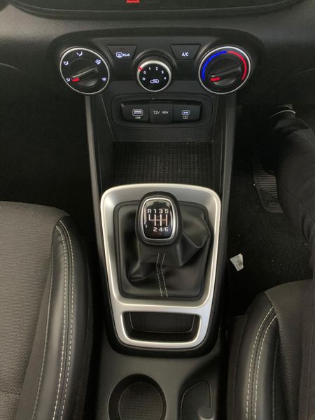 2024-Hyundai-Venue-10-TGDI-Fluid_18