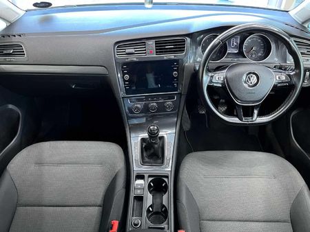 2020-Volkswagen-Golf-VII-10-TSI-Comfortline_10
