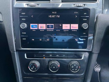 2020-Volkswagen-Golf-VII-10-TSI-Comfortline_11