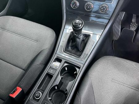 2020-Volkswagen-Golf-VII-10-TSI-Comfortline_12