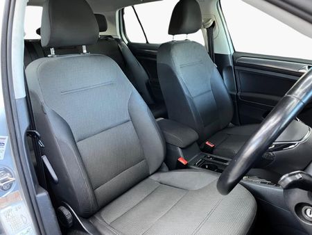 2020-Volkswagen-Golf-VII-10-TSI-Comfortline_8
