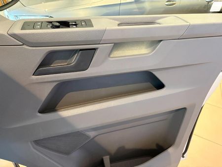 2023-Volkswagen-Kombi-20-TDI-Auto-103kW-Trendline_12