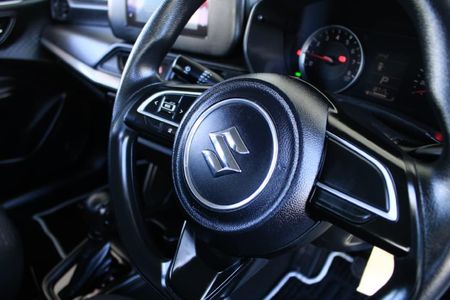 2025-Suzuki-Swift-12-GL-Auto_9