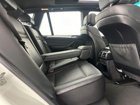 2013-BMW-X5-M50d_13