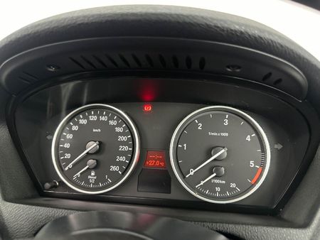 2013-BMW-X5-M50d_17