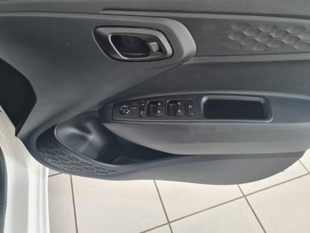 2026-Hyundai-Grand-i10-12-Motion-Auto_5
