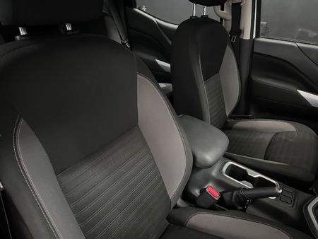 2021-Nissan-Navara-25-DDTi-SE-Plus-4X4-Double-Cab_12