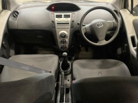 2010-Toyota-Yaris-T3-5-dr_9