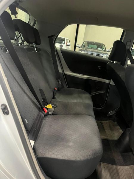 2010-Toyota-Yaris-T3-5-dr_11