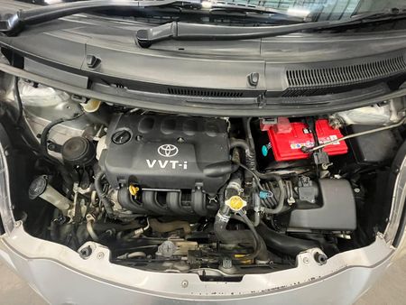 2010-Toyota-Yaris-T3-5-dr_12