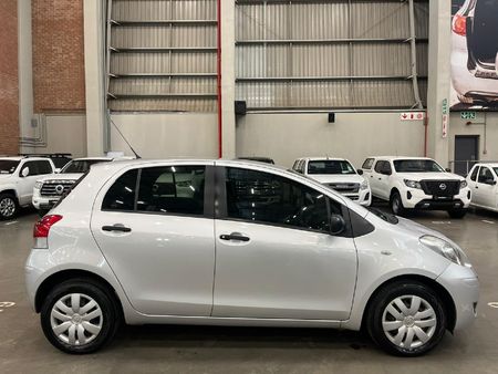 2010-Toyota-Yaris-T3-5-dr_1
