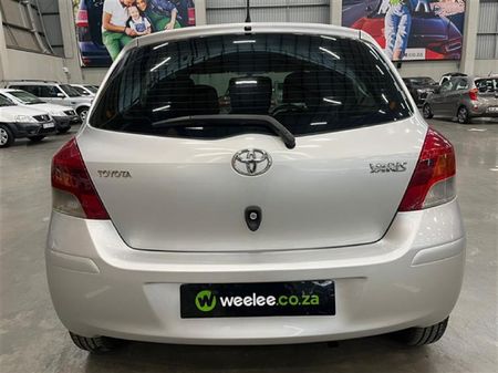 2010-Toyota-Yaris-T3-5-dr_3