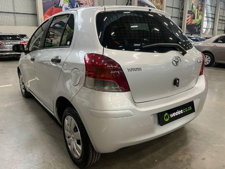 2010-Toyota-Yaris-T3-5-dr_4
