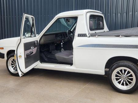 2009-Nissan-1400-Heritage-Edition-number-31-of-150_8