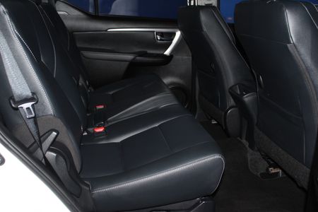 2025-Toyota-Fortuner-24-GD-6-RB-Auto_12
