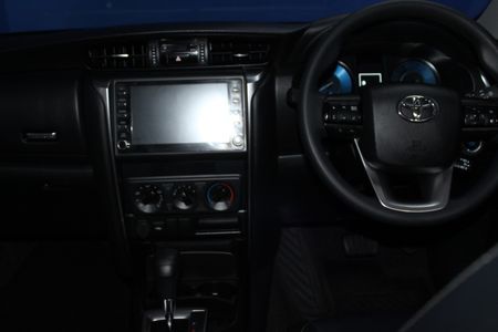 2025-Toyota-Fortuner-24-GD-6-RB-Auto_8