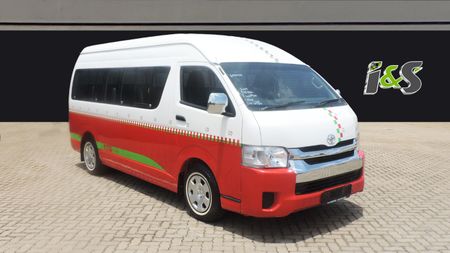 2019-Toyota-Quantum-2-TONE_0