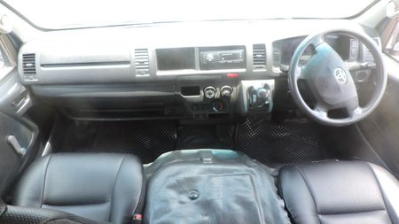 2019-Toyota-Quantum-2-TONE_2