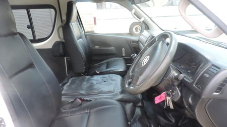2019-Toyota-Quantum-2-TONE_3