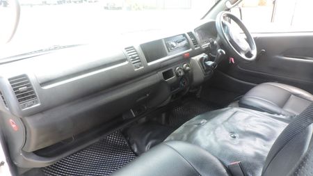 2019-Toyota-Quantum-2-TONE_7
