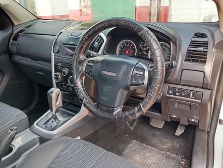 2019-Isuzu-D-Max-KB-300-Auto-Extended-Cab-Diesel-Automatic_9