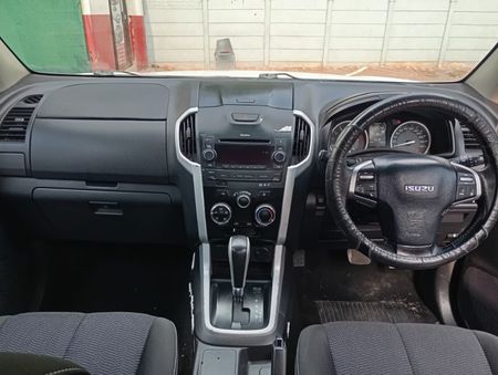 2019-Isuzu-D-Max-KB-300-Auto-Extended-Cab-Diesel-Automatic_11