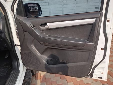 2019-Isuzu-D-Max-KB-300-Auto-Extended-Cab-Diesel-Automatic_13