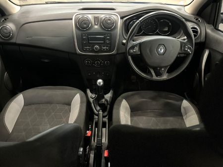 2016-Renault-Sandero-900T-Stepway_11
