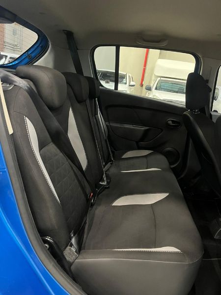 2016-Renault-Sandero-900T-Stepway_12