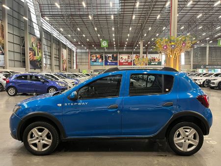 2016-Renault-Sandero-900T-Stepway_3
