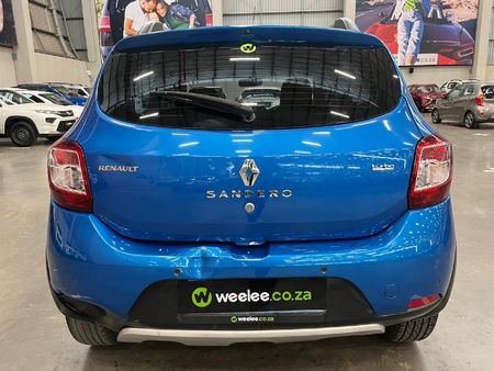 2016-Renault-Sandero-900T-Stepway_5