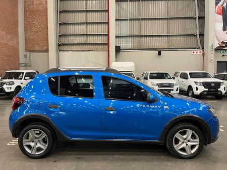 2016-Renault-Sandero-900T-Stepway_7