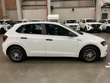 2020-Volkswagen-Polo-10-TSI-Trendline_7