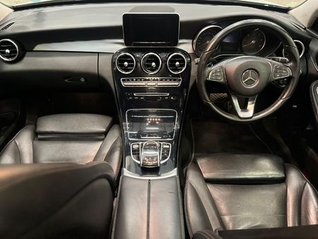2015-Mercedes-Benz-C-Class-C-220-Bluetec-Avantgarde-Auto_9