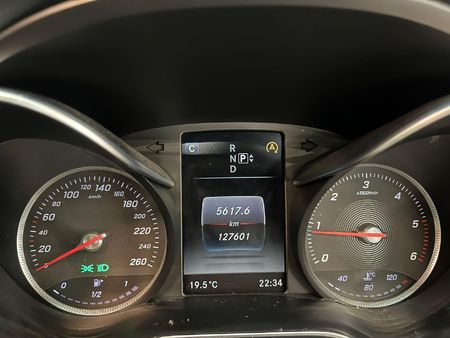 2015-Mercedes-Benz-C-Class-C-220-Bluetec-Avantgarde-Auto_10