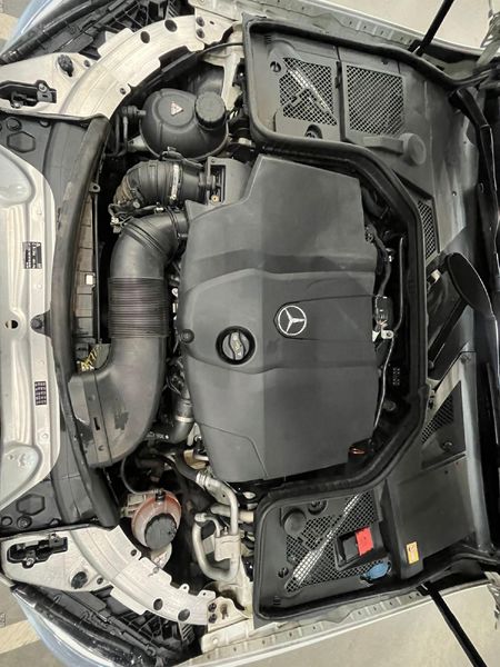 2015-Mercedes-Benz-C-Class-C-220-Bluetec-Avantgarde-Auto_12
