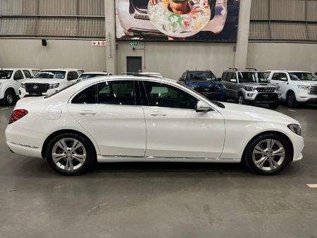 2015-Mercedes-Benz-C-Class-C-220-Bluetec-Avantgarde-Auto_1